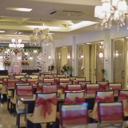 Hotel Gajahmada Pontianak Eksteriør billede